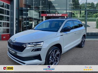Hoofdafbeelding Škoda Karoq Škoda Karoq 1.5 TSI DSG SPORTLINE PANO-DAK/TREKHAAK/CAMERA/CARPLAY/ACC/STOELVERW