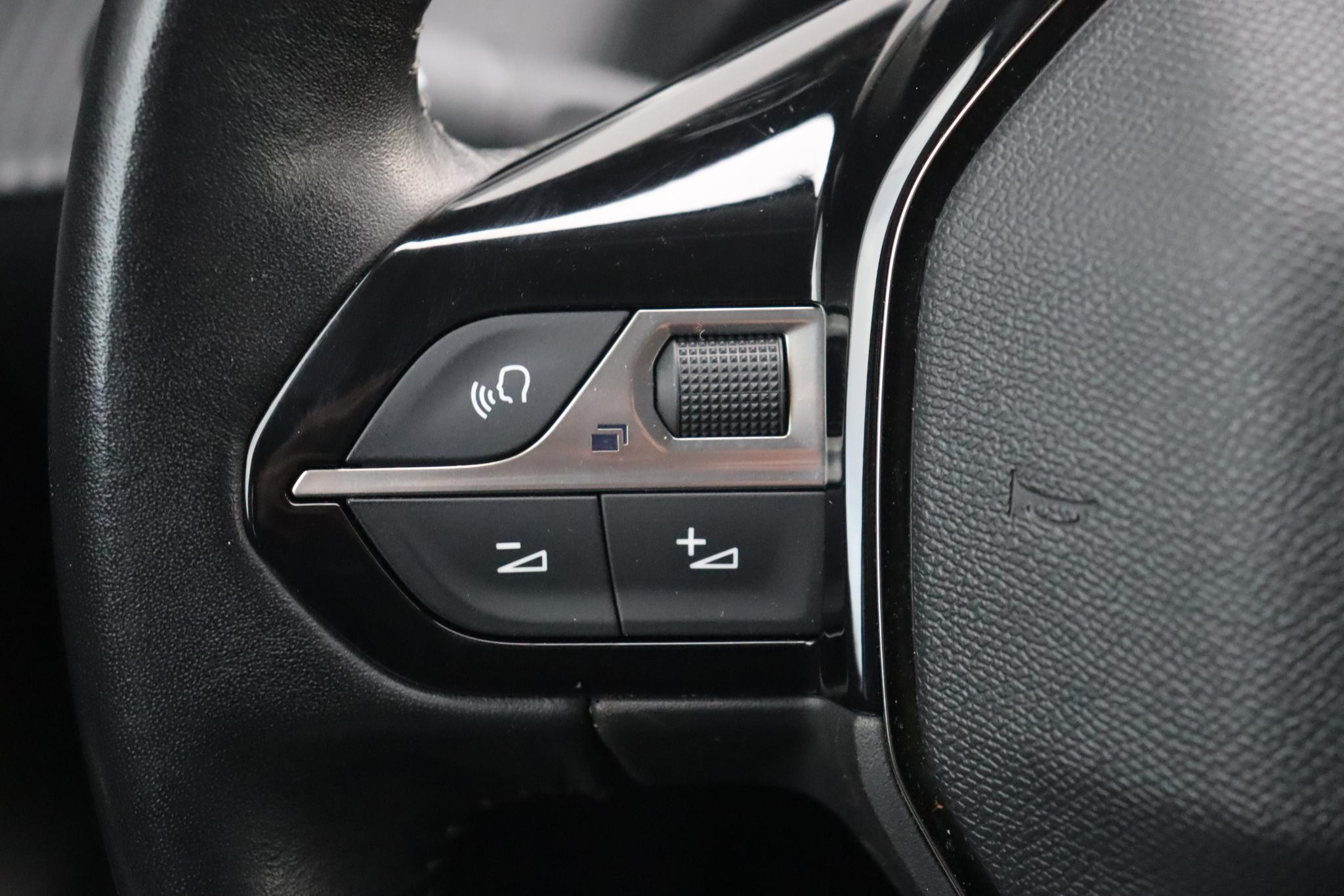 Hoofdafbeelding Peugeot e-208