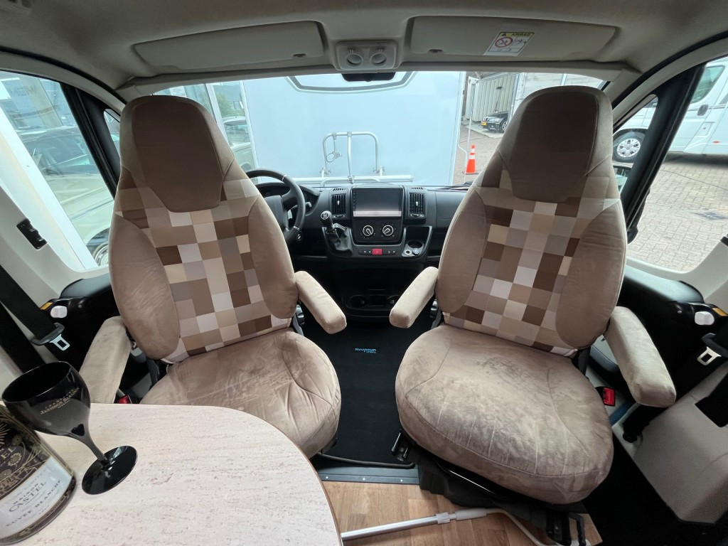 Hoofdafbeelding Pössl Globecar 640 Enkele Bedden Zopnnepaneel