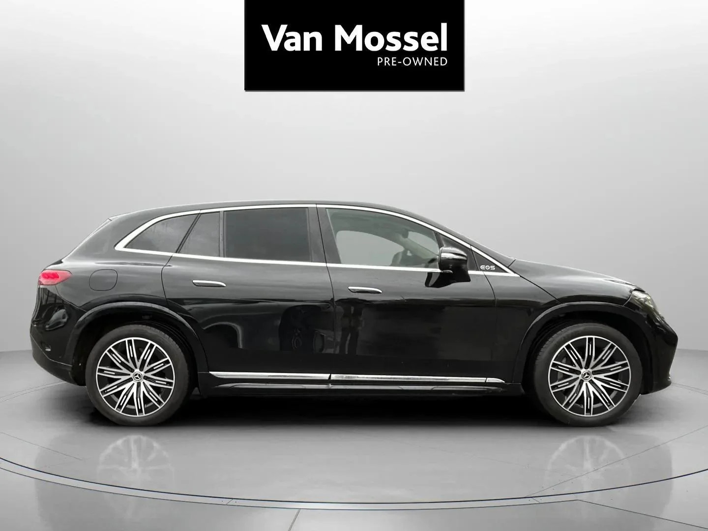 Mercedes-Benz-EQS-image-3