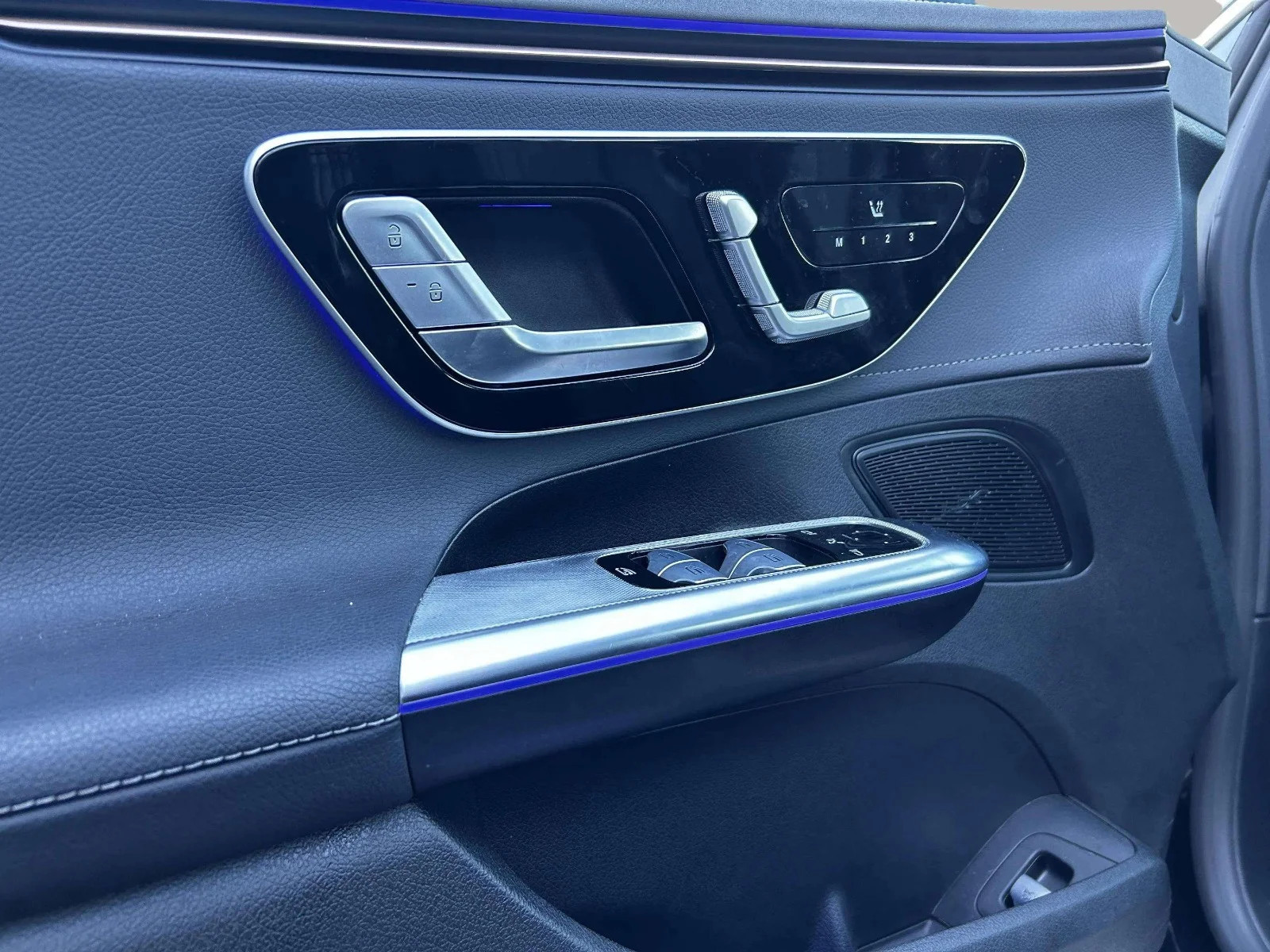 Mercedes-Benz-EQE-image-18