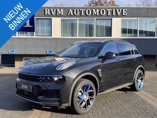 Lynk & Co 01 1.5 5000KM!| PHEV | FABRIEKSGARANTIE |COMPLETE AUTO| ZWARTE HEMEL| PANO| 360 CAMERA| ELEK. ACHTERKLEP| DODE HOEK|