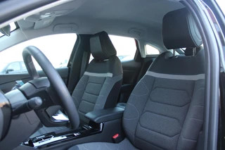 Citroën ë-C4 Citroen Ë-C4 FEEL PACK 136PK 50 kWh | ACHTERUITRIJ CAMERA | NAVIGATIE | APPLE CARPLAY/ANDROID AUTO | LED KOPLAMPEN | CLIMATE CONTROL | CRUISE CONTROL | 18