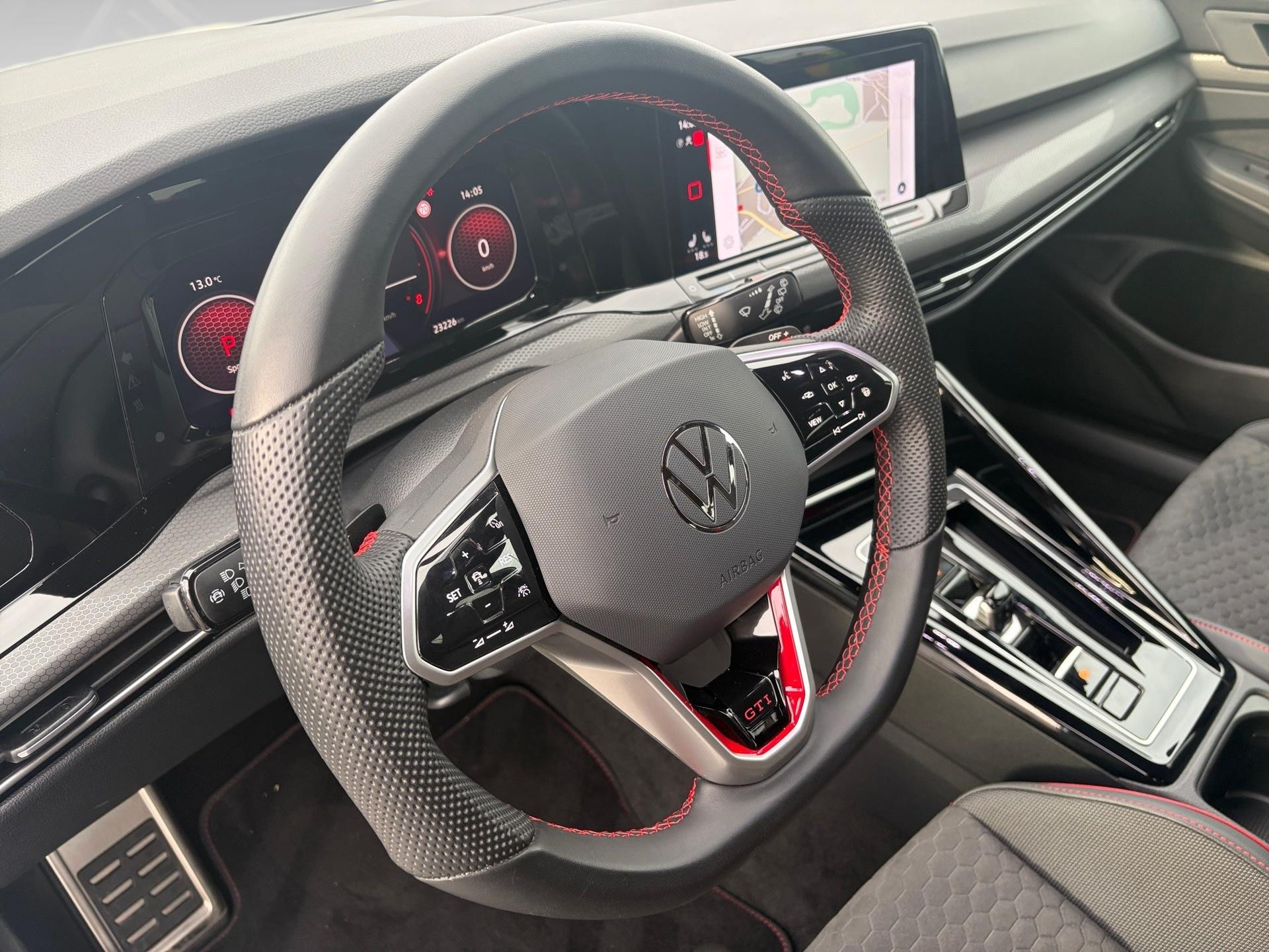 Volkswagen-Golf-image-7