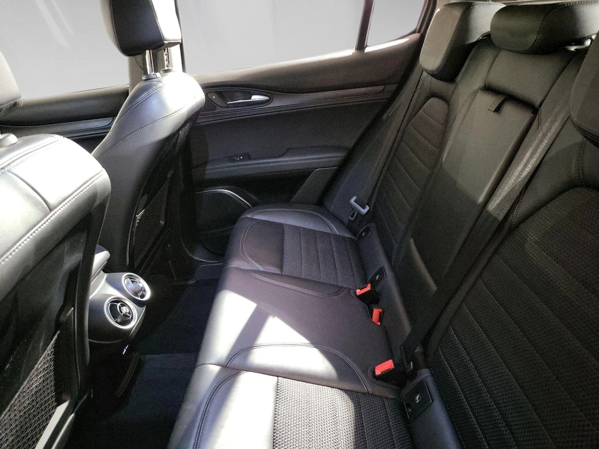 Alfa Romeo-Stelvio-image-3