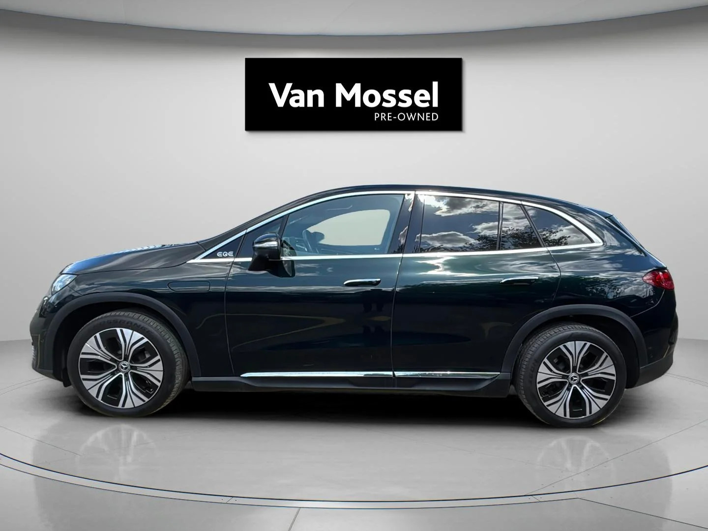 Mercedes-Benz-EQE-image-1