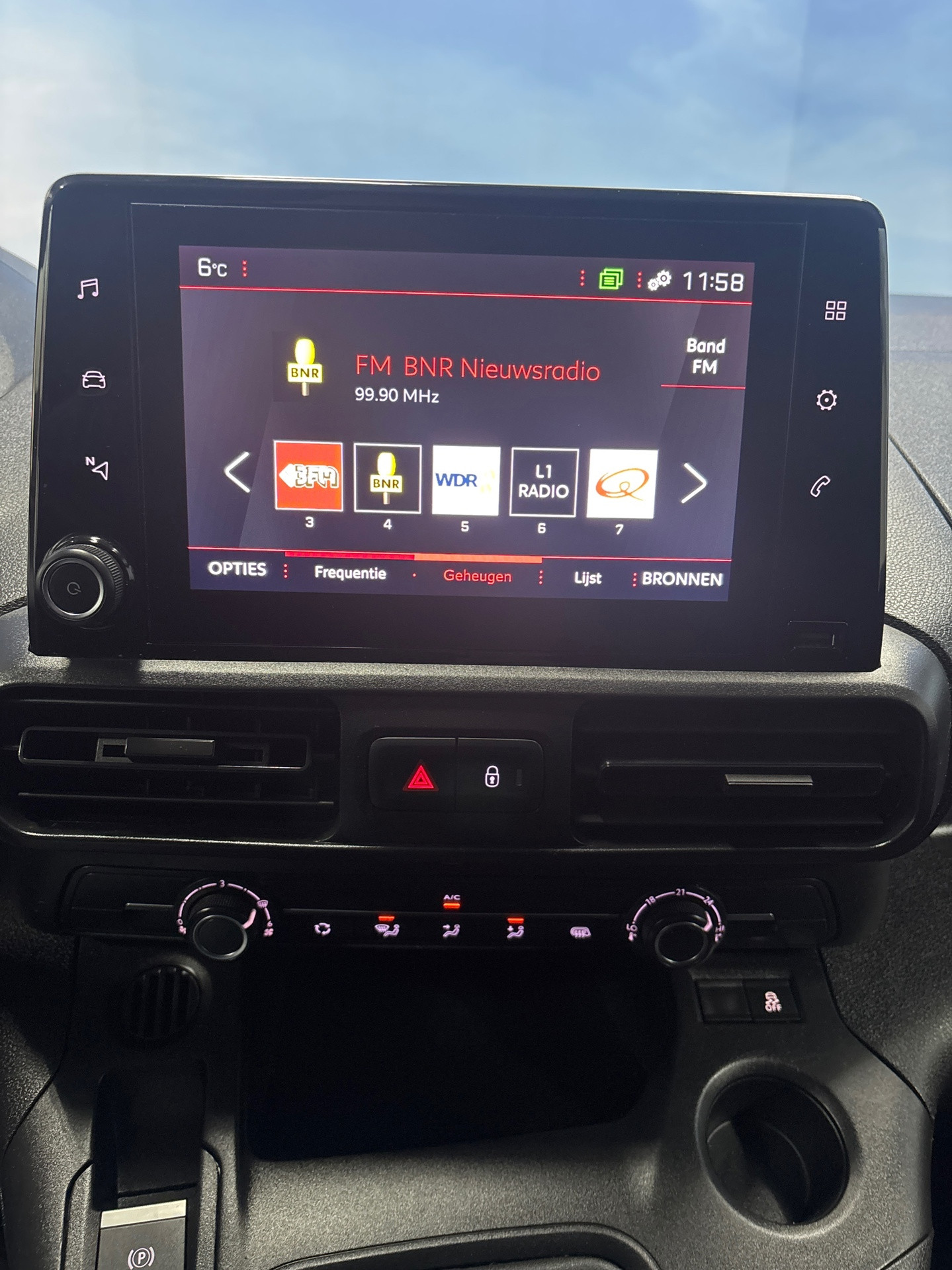 Hoofdafbeelding Peugeot Partner