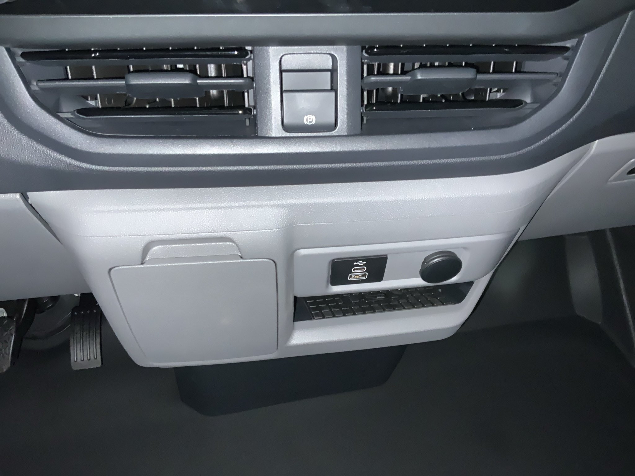 Ford-Transit Custom-image-12