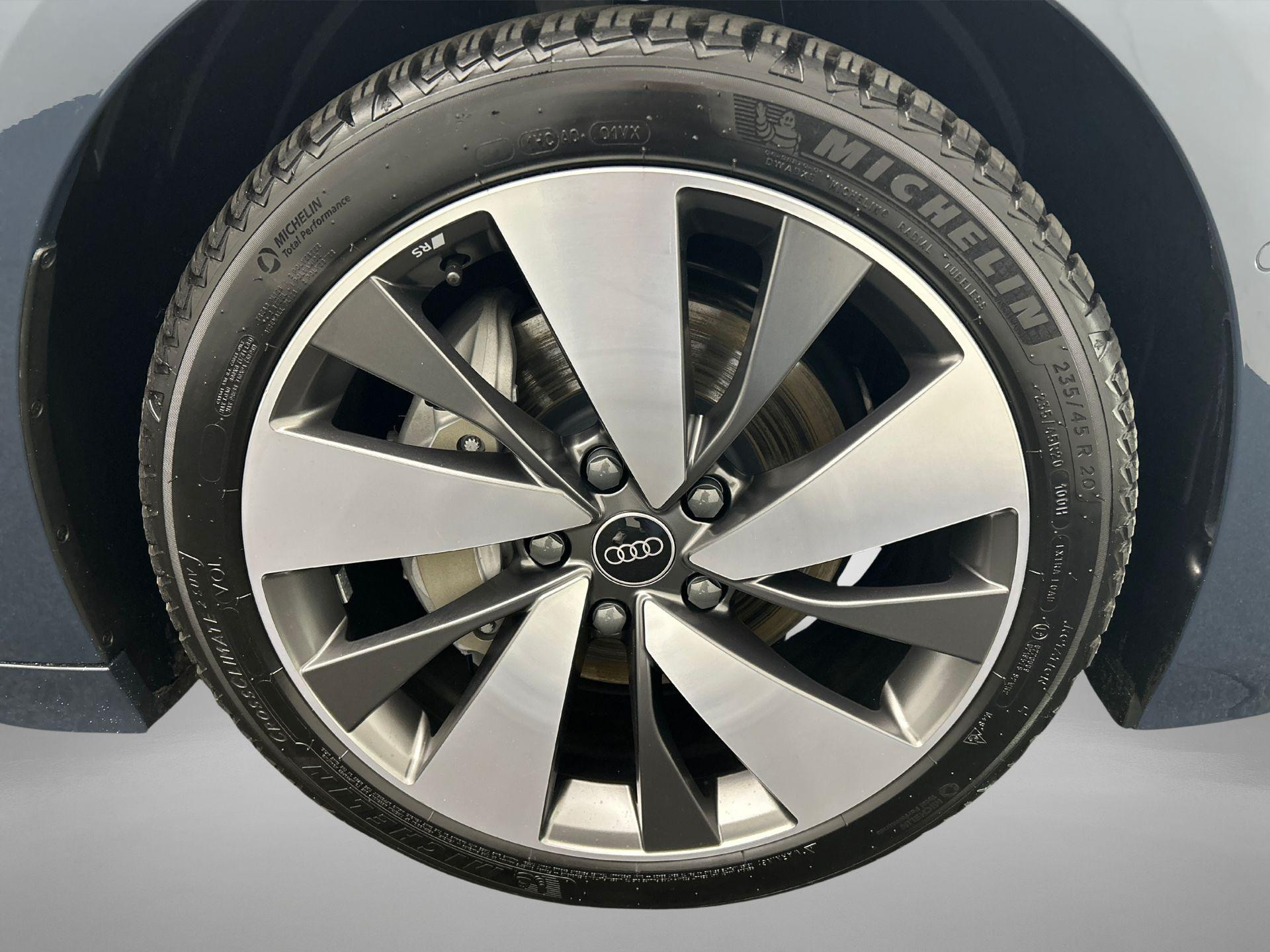 Hoofdafbeelding Audi A6 Avant e-tron