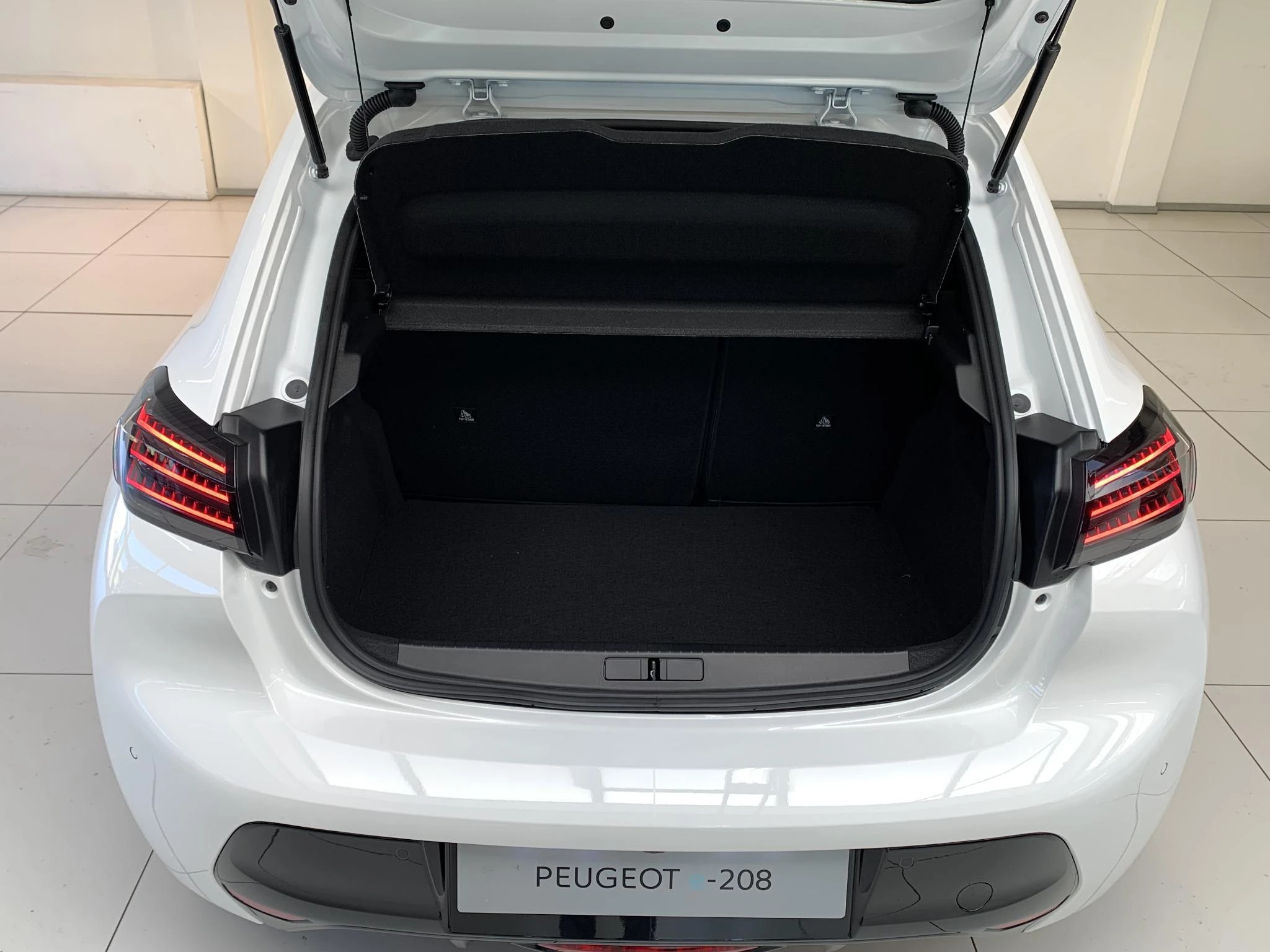 Hoofdafbeelding Peugeot e-208